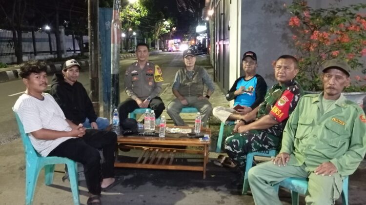 Polisi Patroli dan Sambangi Poskamling RW 03 Bungur, Warga Diimbau Tingkatkan Kewaspadaan
