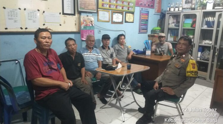 Polisi Sambangi Warga Galur di Malam Hari, Perkuat Sinergi Jaga Keamanan Lingkungan