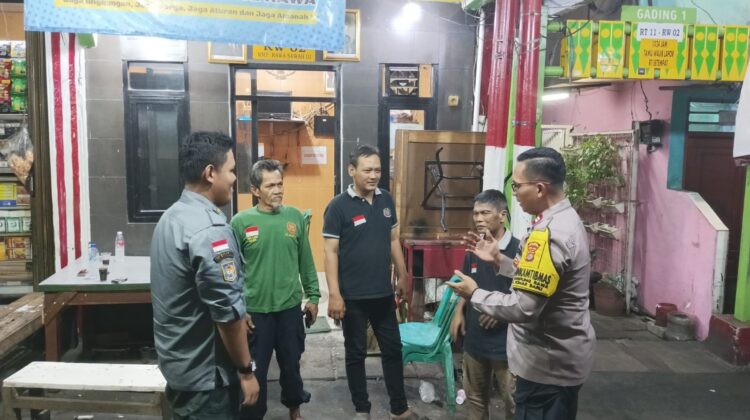 Sambangi Satkamling RW 02 Kampung Rawa, Bhabinkamtibmas Perkuat Kewaspadaan di Jam Rawan