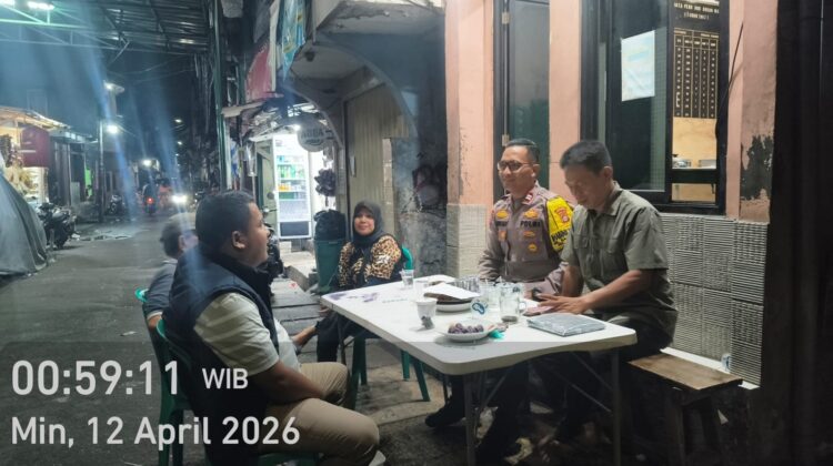 Jaga Wilayah Tetap Aman, Polisi Sambangi Siskamling RW 08 Kampung Rawa