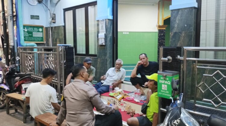 Perkuat Sinergi Keamanan, Polisi Sambangi Siskamling RW 01 Kampung Rawa
