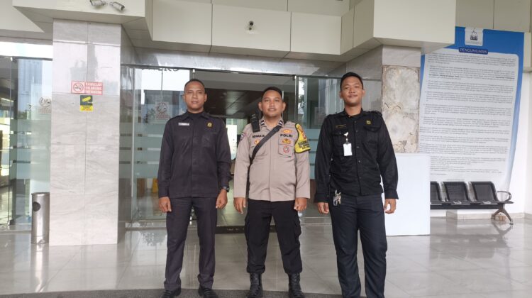 Sambangi Pos Satpam Apartemen, Bhabinkamtibmas Perkuat Deteksi Dini Kamtibmas