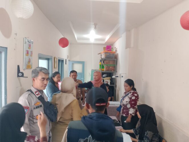 
					Bhabinkamtibmas Monitoring Parkiran Warga Dalam Giat Posyandu Balita dan Lansia di Kartini