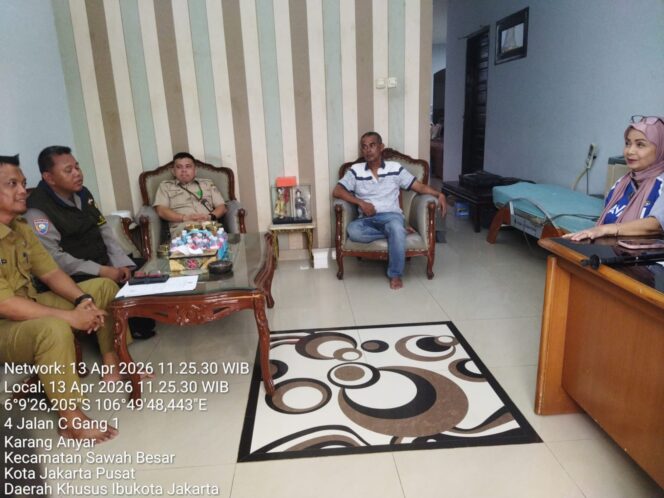 
					Aktifkan Wajib Lapor 1×24 Jam, Bhabinkamtibmas Dan Kelurahan Karang Anyar Sambangi Ketua RW 003