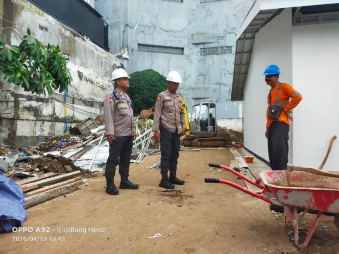 
					Polisi Monitoring Proyek Hunian Sementara di Kramat, Pastikan Situasi Aman