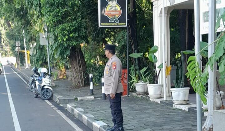 Kapolsubsektor Taman Suropati Pagi Hari Jaga Simpang Taman Suropati, Arus Lalu Lintas Tl Diponegoro Lancar
