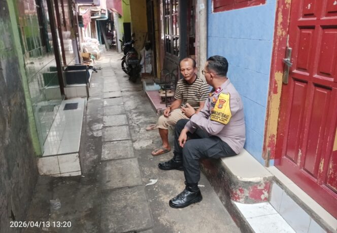 
					Cooling system dan patroli wilayah, polisi sambang warga perkuat kondusifitas Kampung Rawa