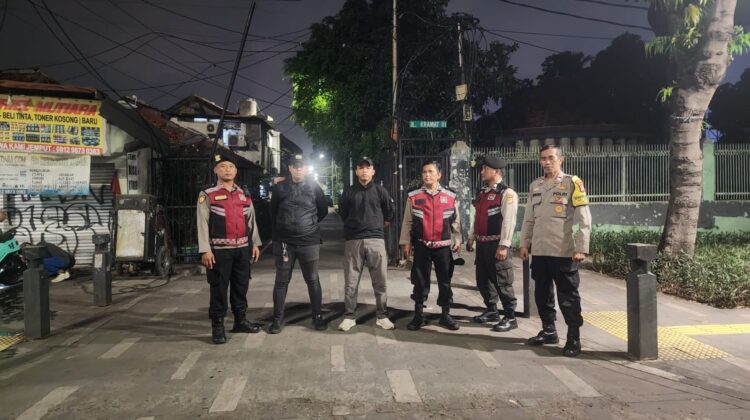 Polsek Senen Gelar Apel Ops Cipta Kondisi dan Patroli Gabungan Tiga Pilar, Antisipasi Kerawanan Kamtibmas