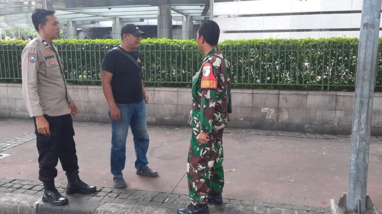 Sinergitas 3 Pilar, Bhabinkamtibmas Dan Babinsa Laksanakan Sambang Dan Patroli Di Rw 07 Kebon Melati