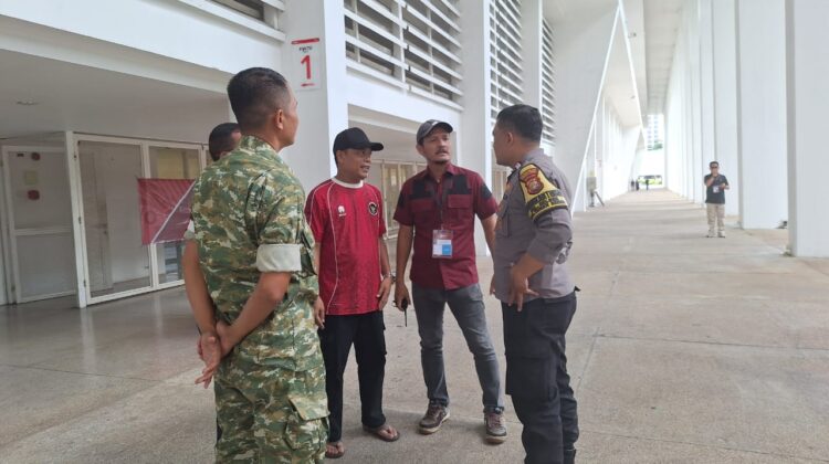 Sinergitas TNI-Polri, Bhabinkamtibmas dan Babinsa Berikan Himbauan Kamtibmas di Stadion Madya GBK