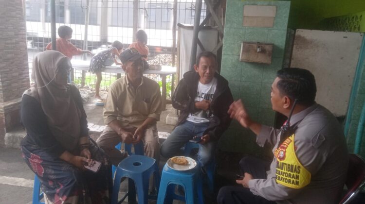 Perkuat Kemitraan, Bhabinkamtibmas Kemayoran Hadir Dengarkan Aspirasi Warga