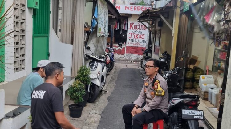 Bhabinkamtibmas Karet Tengsin Intensifkan Sambang Warga, Perkuat Sinergi Jaga Keamanan Lingkungan