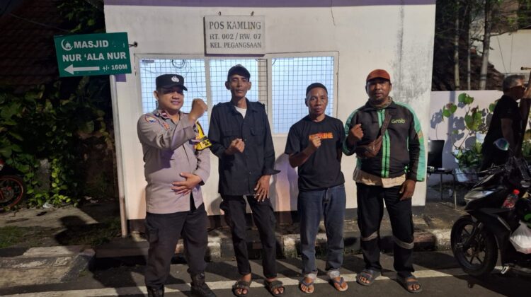 Patroli Dinihari Bhabinkamtibmas Pegangsaan, RT 02 RW 07 Kompak Jaga Keamanan Lingkungan