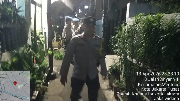 Patroli Jalan Kaki Cipkon Menteng Intensif di Anyer III, Warga Diimbau Waspada