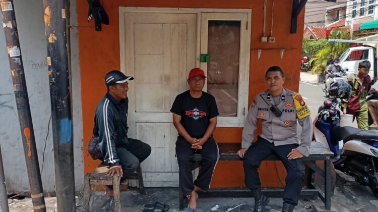 Polisi Sambangi Warga Kwitang, Ajak Aktifkan Siskamling dan Waspada Kamtibmas