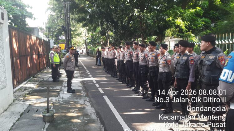 106 Personel Disiagakan, Polsek Metro Menteng Amankan Unras Ojol di Kantor SMRC