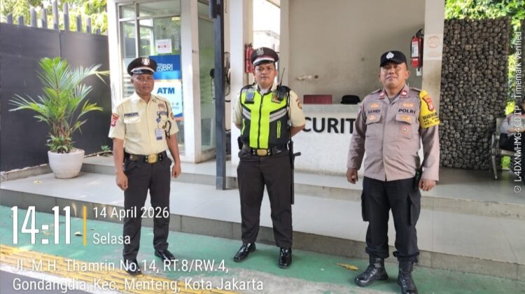 Kontrol Ketat Kantor Bawaslu RI, Bhabinkamtibmas Tekankan Disiplin Pengamanan Gedung