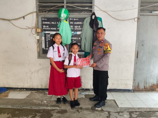 
					Bhabinkamtibmas Bendungan Hilir Berikan Sarana Kontak kepada Siswa, Wujud Kepedulian Polri terhadap Pendidikan