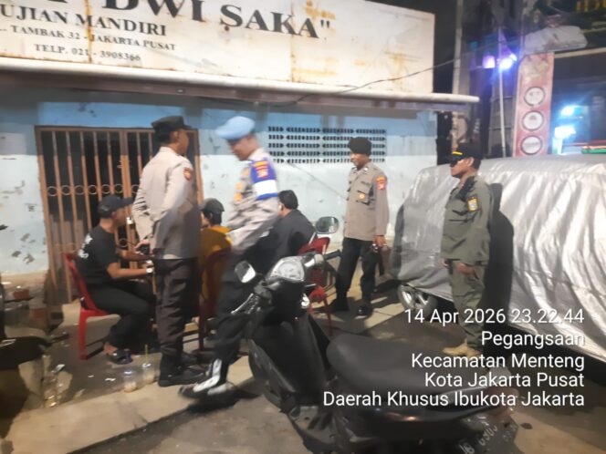 
					Polisi Sisir Jalan Tambak Pegangsaan, Patroli Humanis Jaga Menteng Tetap Kondusif