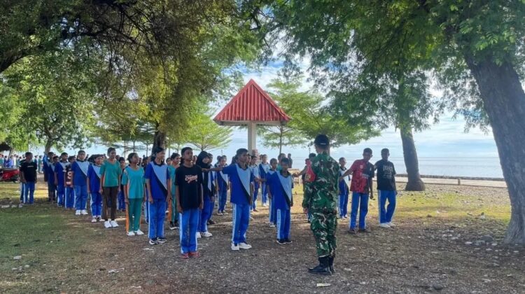 Disiplin Terpatri Wini Lestari, Satgas Pamtas Yonarhanud 2 Tanamkan Disiplin dan Jaga Kelestarian Alam Bagi Siswa SMP Wini