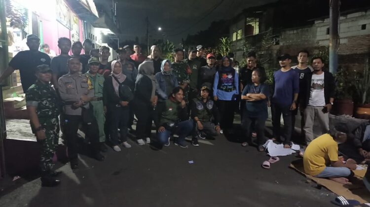 Patroli/Siskamling Keliling, Koramil 05/Kramatjati-Makasar Ciptakan Lingkungan Aman dan Kondusif