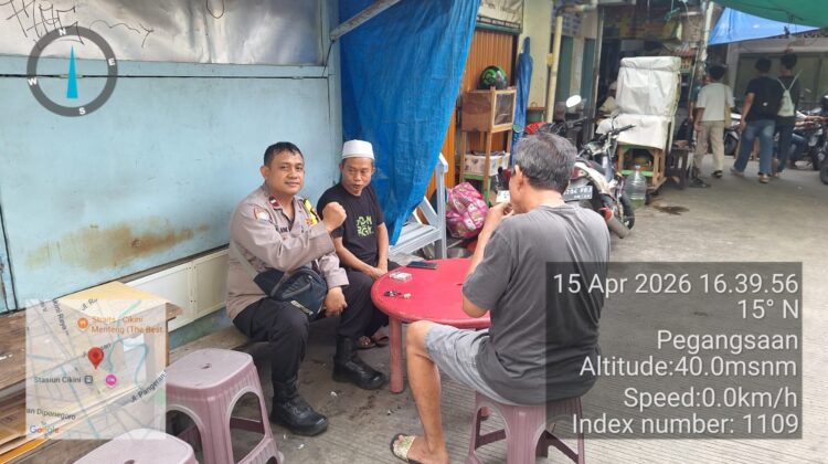 Patroli Dialogis Cikini Ampiun, Bhabinkamtibmas Ajak Warga Perkuat Keamanan Lingkungan