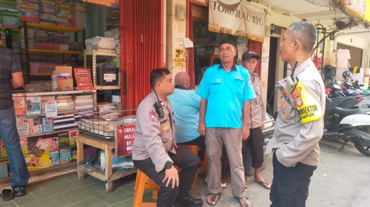 Polisi Sambangi Pertokoan di Kramat, Perkuat Koordinasi Kamtibmas