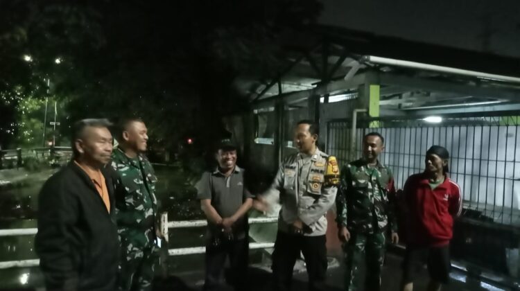 Patroli/Siskamling Koramil 06/Cakung, Sinergi Aparat dan Warga Jaga Lingkungan Tetap Aman dan Kondusif