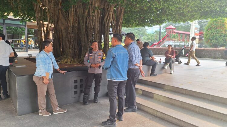 Antisipasi Gangguan Kamtibmas, Bhabinkamtibmas Gelora Beri Imbauan di Plaza Senayan