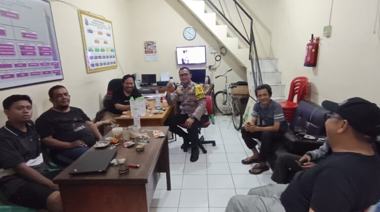 Malam Hari Disambangi Polisi, Satkamling RW 05 Kampung Rawa Diperkuat Jaga Kamtibmas