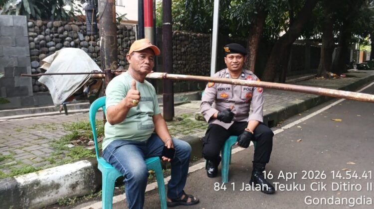 Patroli Dialogis Personel Patmor Menteng, Warga Jalan Cik Ditiro Diajak Aktif Jaga Kamtibmas