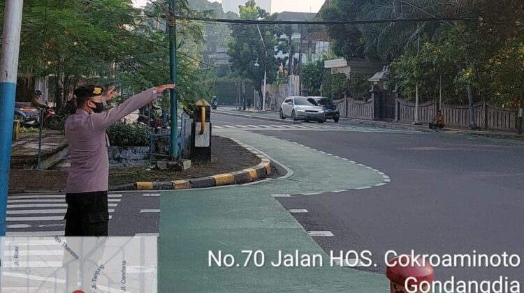 Personel Patmor Menteng Gerak Cepat Atasi Kepadatan Pagi di Tl Cokroaminoto