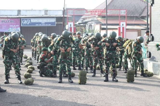 
					Tradisi Penerimaan Taruna Akmil OJT di Yonif 502/UY, Tumbuhkan Semangat dan Jiwa Korsa
