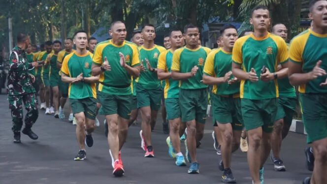 
					Bangun Soliditas, Pangdivif 1 Kostrad Lari 5K Bersama Prajurit