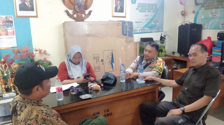 Kunjungan Bhabinkamtibmas Gunung Sahari Utara Di Lingkungan RW 002