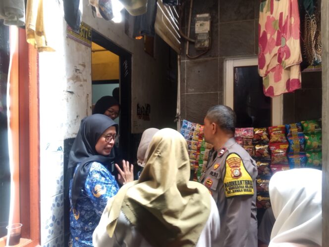 
					Polisi Monitoring PSN Cegah DBD di Mangga Dua Selatan