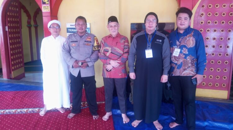 Pelayanan Bhabinkamtibmas Dalam Kunjungan Gubernur Jakarat di Masjid Karim Oei