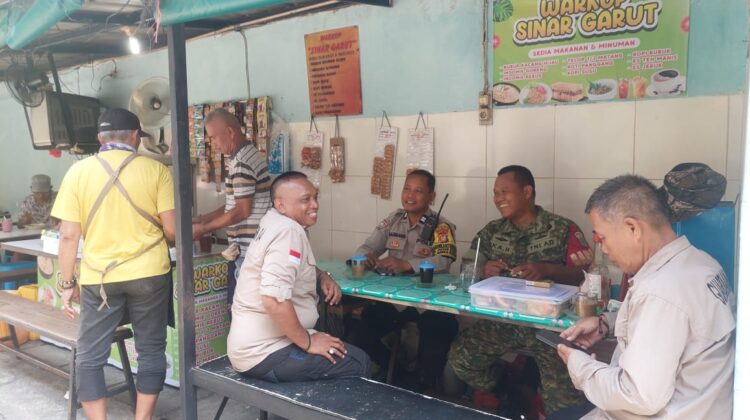 Bhabinkamtibmas Sambang Warga Pasar Baru, Jaga Kamtibmas