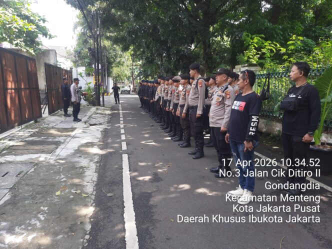 
					Pengamanan Ketat dan Humanis, 93 Personel Kawal Aksi Mahasiswa di Kantor SMRC Menteng