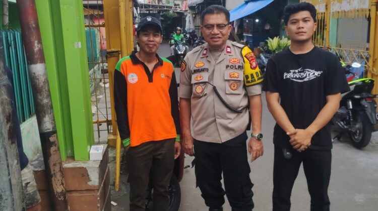 Kapolsubsektor Kayu Awet Turun Langsung, Perkuat Silaturahmi dan Jaga Kondusifitas Warga Johar Baru
