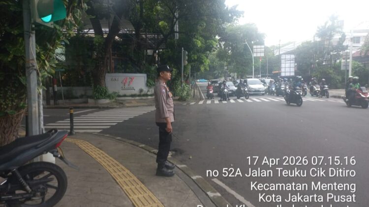 Bhabinkamtibmas Cikini Tanggap, Lalu Lintas Pagi di Tl Cik Ditiro Tetap Lancar