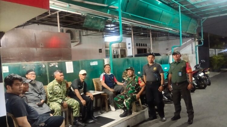 Patroli/Siskamling Komduk Duren Sawit Ditingkatkan, Sinergi TNI dan Warga Jaga Lingkungan Tetap Aman