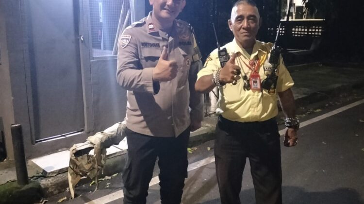Dini Hari, Polisi Sambangi Satkamling Jalan Surabaya Ujung, Warga Diajak Perkuat Keamanan Lingkungan