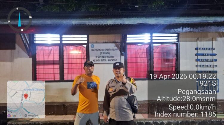 Bhabinkamtibmas Pegangsaan Sambangi Satkamling Dinihari, RW 04 Diperkuat Jaga Keamanan