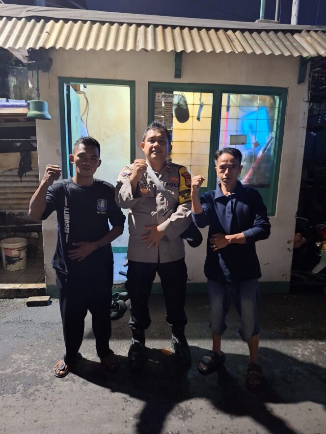 
					Bhabinkamtibmas Sambangi Satkamling, Warga RW 02 Pegangsaan Didorong Tingkatkan Kewaspadaan