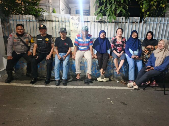 
					Menjaga Saat Warga Terlelap, Polisi Hadir di Pos Satkamling RW 01