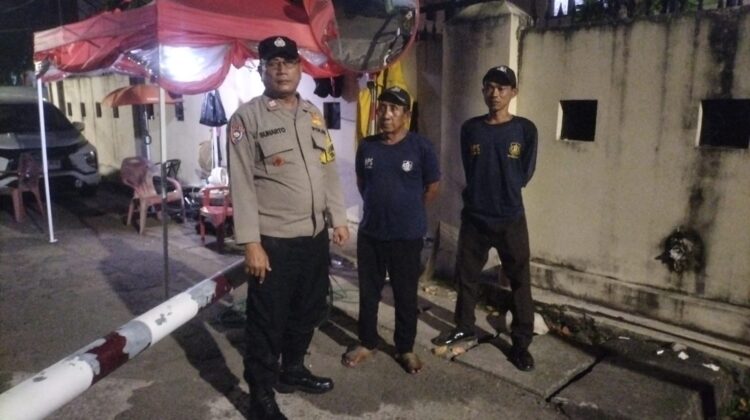 Jaga Keamanan Lingkungan, Polisi Sambangi Satkamling dan Ingatkan Tamu Wajib Lapor 1×24 Jam