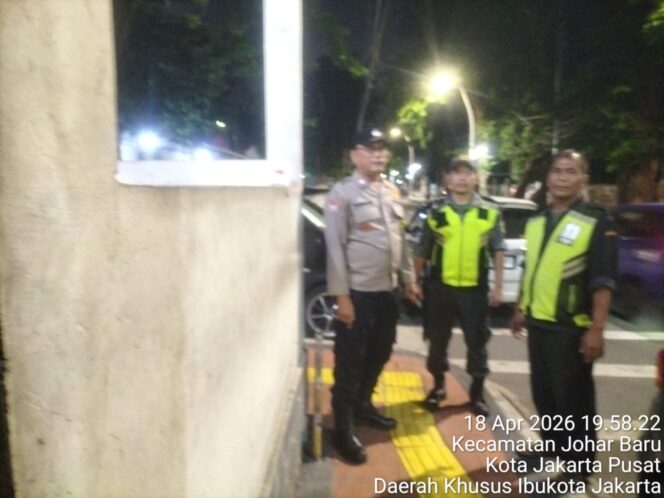 
					Tingkatkan Keamanan Lingkungan, Polisi Sambangi Satkamling RW 07 Johar Baru