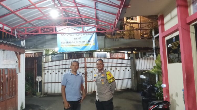 Dini Hari Disisir, Polisi dan Warga RW 07 Kampung Rawa Perkuat Satkamling Cegah Kejahatan