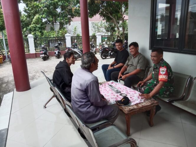 
					Kegiatan Komsos Babinsa Koramil 14/Panongan dalam Rangka Meningkatkan Kamtibmas